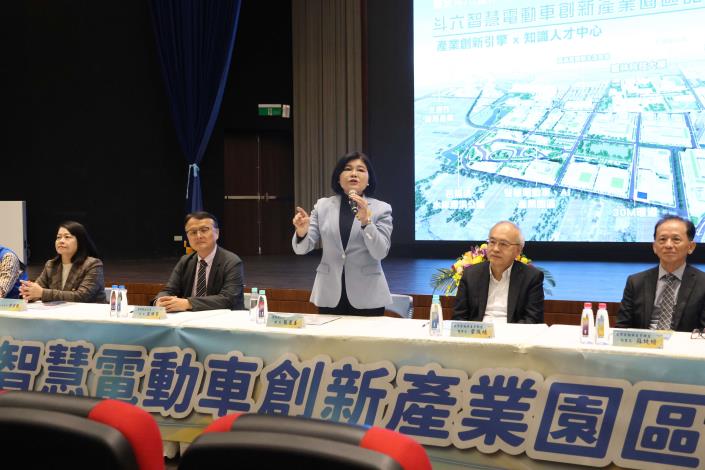 張麗善縣長今天向鄉親說明並宣示,縣府積極推動「斗六智慧電動車創新產業園區」,打造斗六智慧生活城的決心及作為。