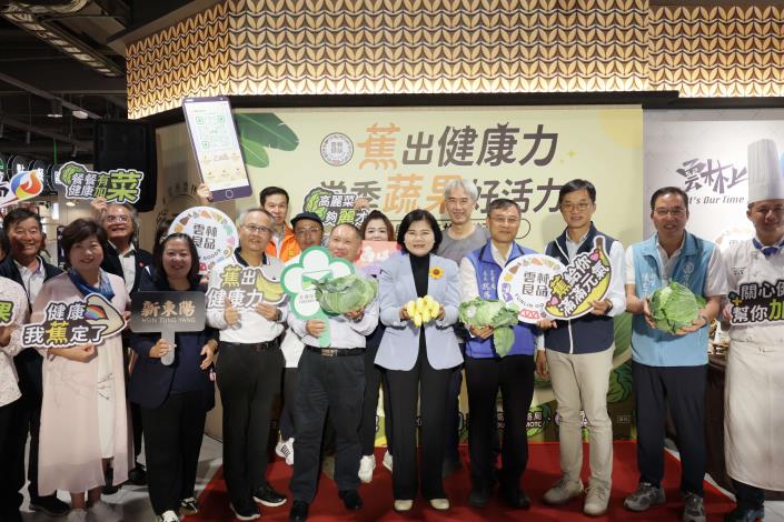 雲林香蕉、高麗菜正對時，縣長張麗善等人共同邀民眾國道品嚐產地直送鮮味