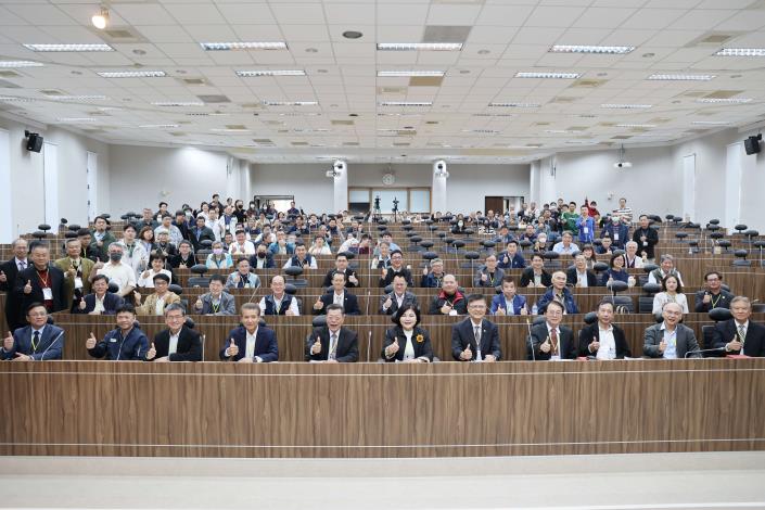 縣長張麗善4日上午偕同縣府水利處長許宏博出席「中華水資源管理學會第10屆第3次年會暨研討會」