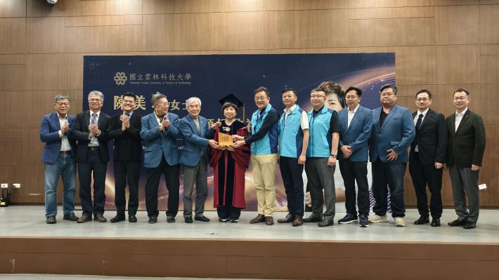陳美琪董事長獲雲科大名譽博士學位,企業界友人蒞臨祝賀