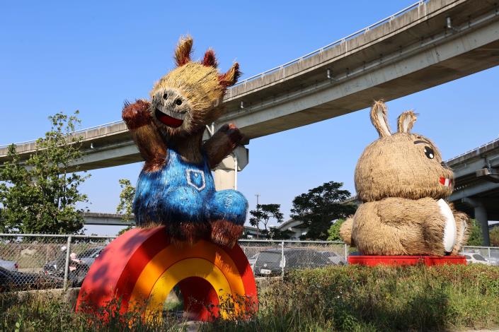 馬年生肖意象大型草編作品，展現三結社區多年來推動草編藝術深厚底蘊與創意能量