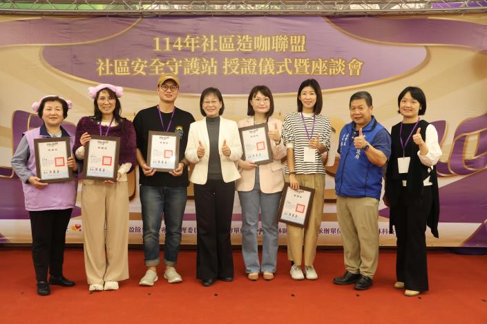 謝副縣長頒發巡訪員感謝狀