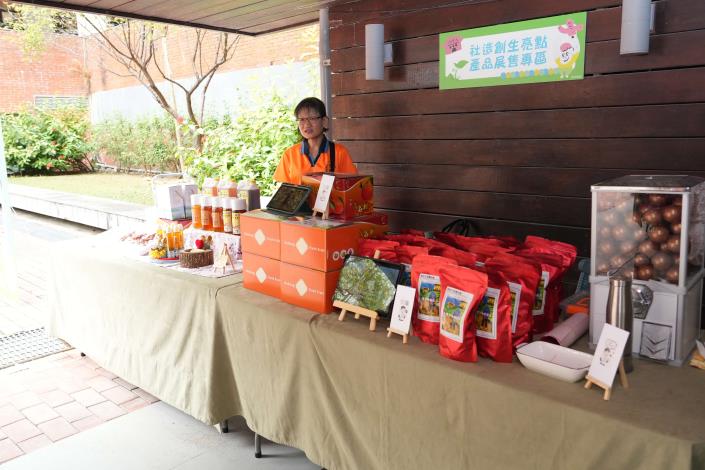 2025雲林縣社造創生論壇展示社造產業創新產品。