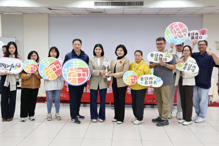 文化觀光處精心策畫出版的《113年度雲林社造點成果專輯》榮獲2025法國設計獎(French Design Awards)銀獎