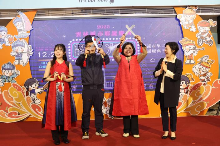 今(15)日記者會場安排由金美來老師設計與張縣長的互動短演,透過舞蹈展現台韓文化交流與耶誕祝福