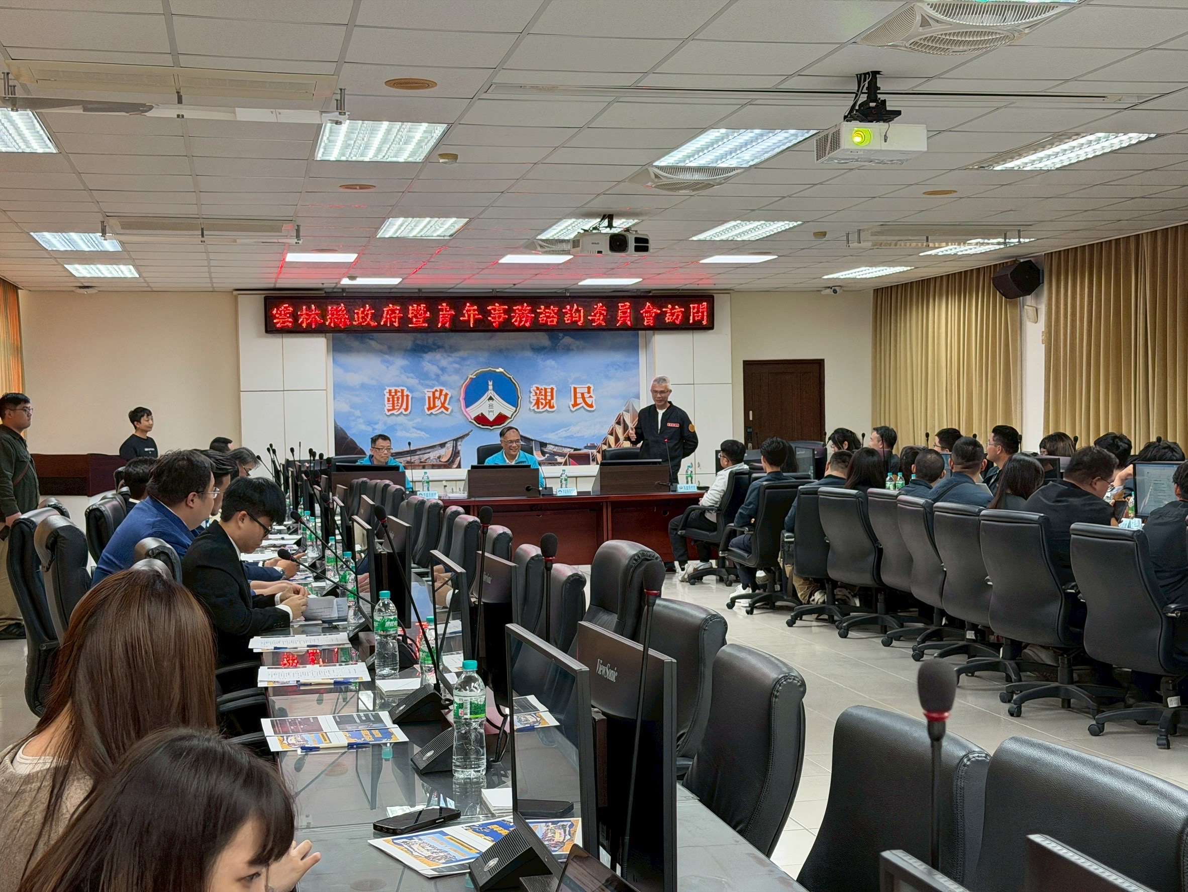 本府與金門縣府進行交流座談，共同探討青年公共參與、制度運作與在地發展經驗。