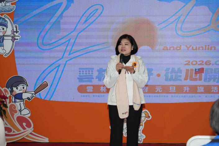 張麗善熱情邀請鄉親踴躍參加元旦升旗活動。