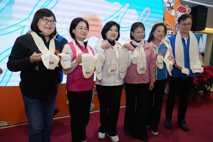 115年元旦升旗典禮，縣府準備質感舒適的「紗布運動巾」作為活動紀念品。