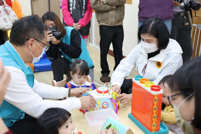 雲林縣政府積極布建托嬰中心及幼兒園幼幼班,希望讓家長可以放心生、安心養。