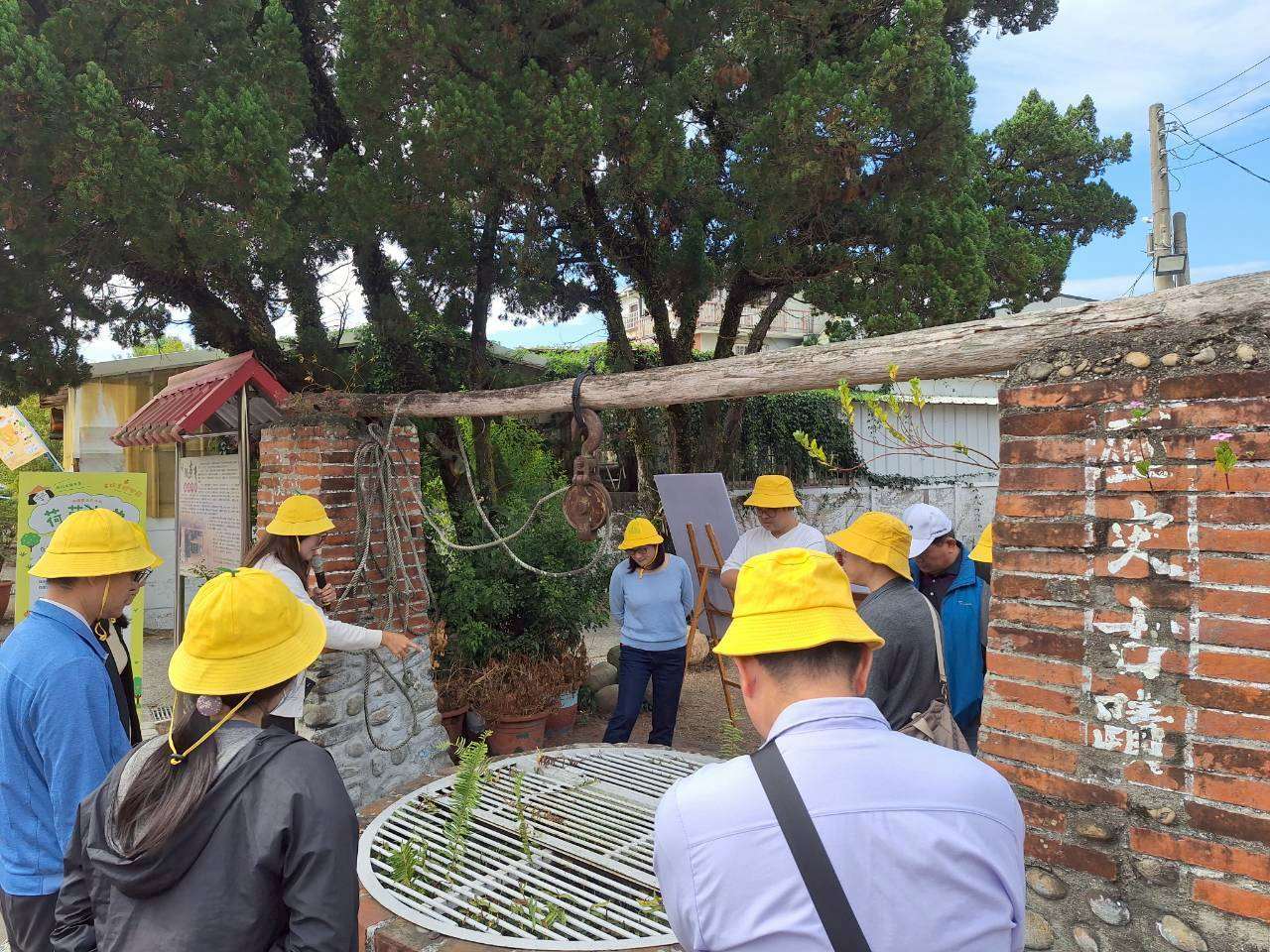今日會議特別選在食農教育場域舉行，帶委員們走讀古坑麻園社區，象徵縣府推動食農教育「接地氣」的決心。