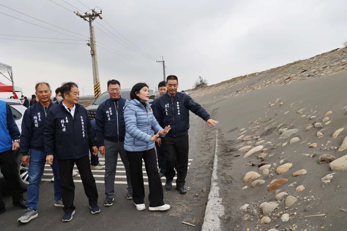 有才寮大排旁堤岸復建工程開工 張麗善縣長:提升防洪韌性 守護鄉親生命財產安全