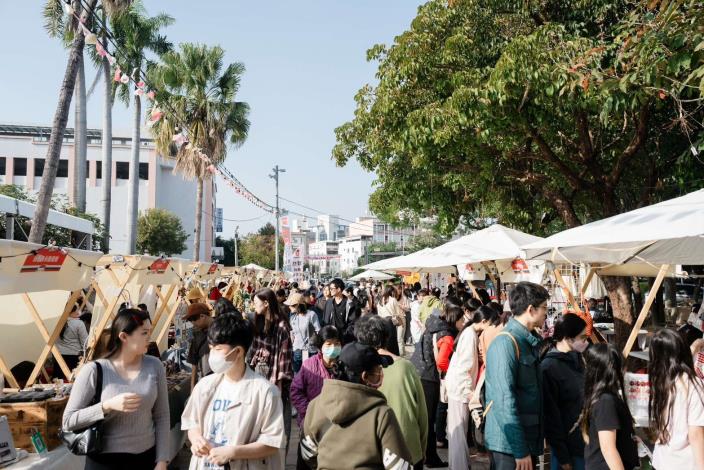 「聖誕老饕音樂潮市集」作為年度壓軸場，集結 70 攤嚴選品牌，完整呈現雲林在地創作能量。