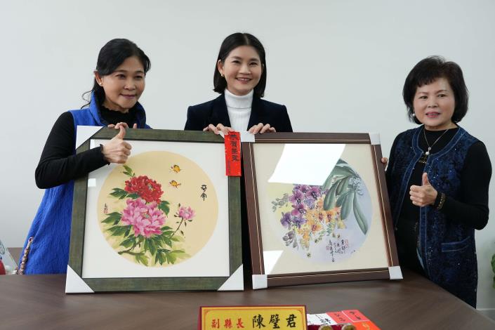 藝文界友人祝賀陳璧君副縣長就職。