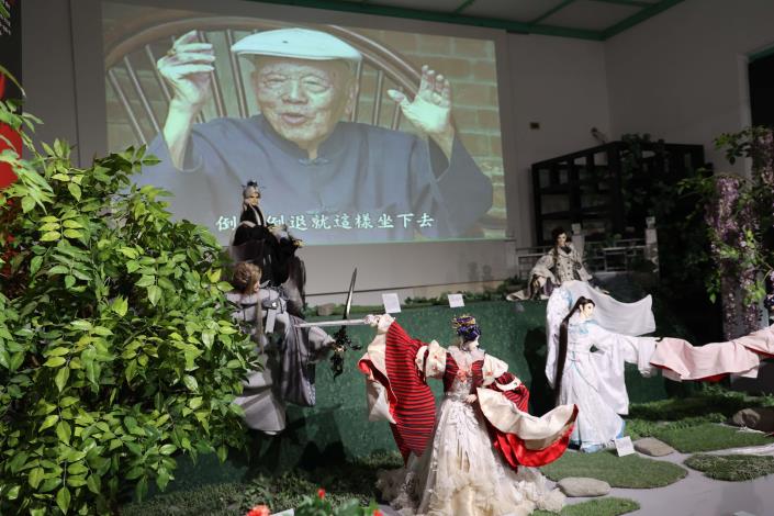 「傳藝之魂:黃海岱與戲偶之道」特展,從黃海岱大師傳統技藝精神,延伸至當代霹靂布袋戲的影視創新,展覽內容橫跨世代,引領民眾看見布袋戲不同時代價值與演變