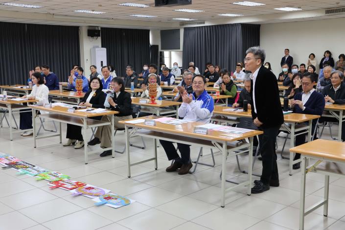 會議中熱烈歡迎並介紹縣府新任主管