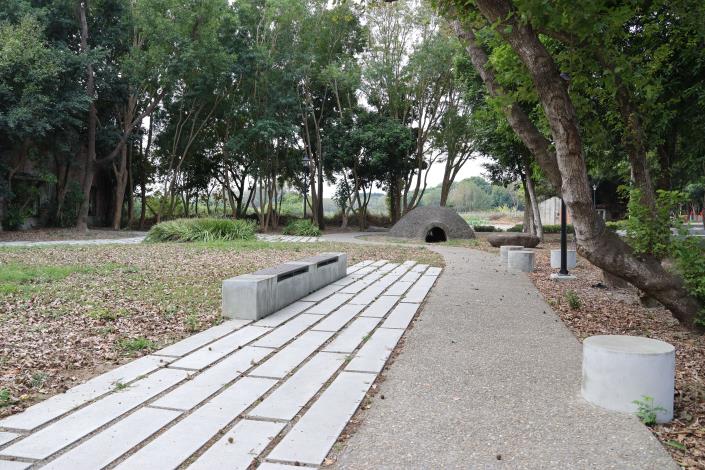 園區全面建置無障礙人行步道系統，新設步道長度超過600公尺