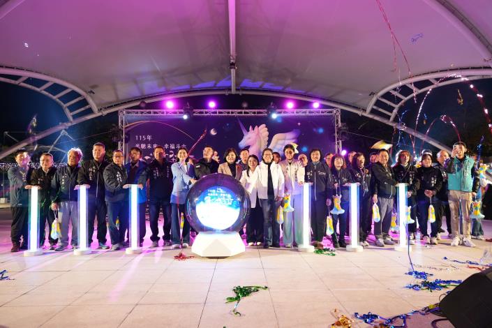 縣長張麗善等貴賓主持斗六燈會啟燈儀式。