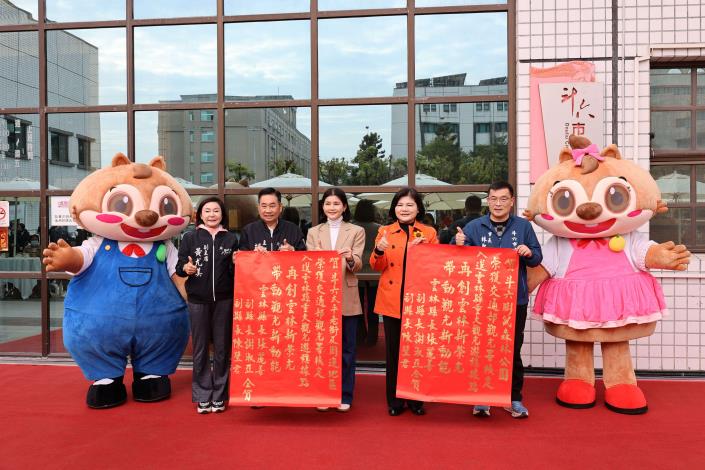 斗六兩景點入列中央主要觀光遊憩據點，張麗善縣長貼紅榜祝賀，期許今年觀光人次破5000萬。