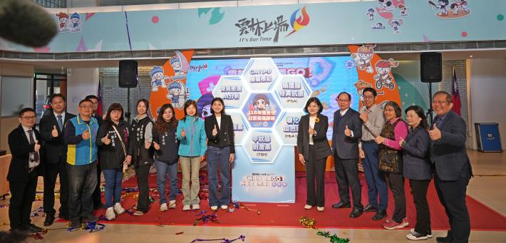 整合性社區健康篩檢計畫一站式完成多項檢查,讓長輩及偏鄉民眾能就近接受健康服務,提早發現慢性病與癌症風險。