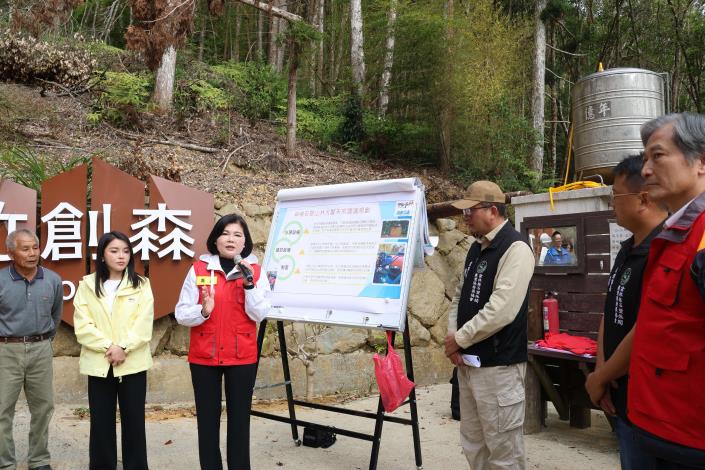張麗善縣長率隊勘查草嶺山林火警 指示建置蓄水系統及消防管線 強化救災量能