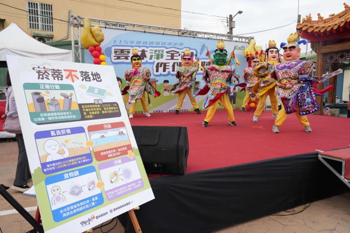 環保局清理衛生溝發現菸蒂為最大宗廢棄物,將加強推動菸蒂不落地政策。