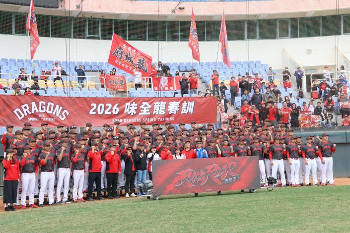 張麗善縣長出席味全龍春訓勉勵球員  展現雲縣對棒球運動的全力支持與推動