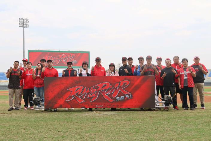 今年新賽季口號「Run & Roar 奔龍而上」亮相