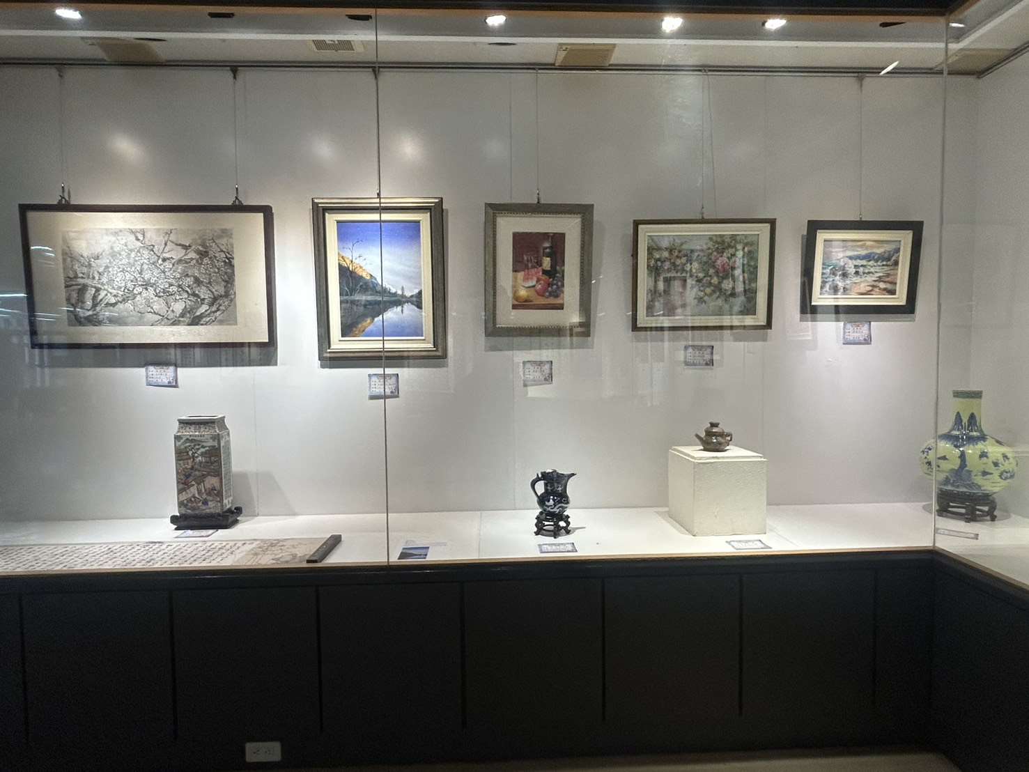 本次展覽以「藝筆繪山水．心境映風華」為主題，展出近百件精彩作品。