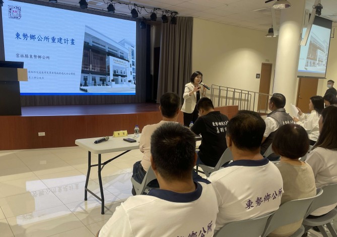 張麗善縣長昨率縣府團隊至東勢鄉,深入了解地方建設與發展成果。