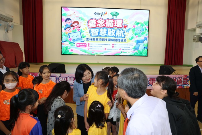 張麗善縣長期透過資源整合與精準媒合，進一步完善學生居家數位學習環境