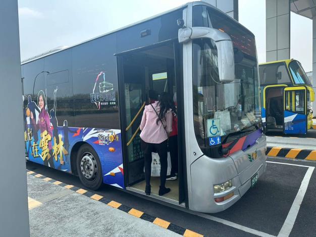 LINE_ALBUM_2023.3.22雲林縣202市區客運路線搭乘體驗活動_元長鄉老人會_230322_130