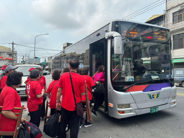 LINE_ALBUM_2023.3.22雲林縣202市區客運路線搭乘體驗活動_元長鄉老人會_230322_45