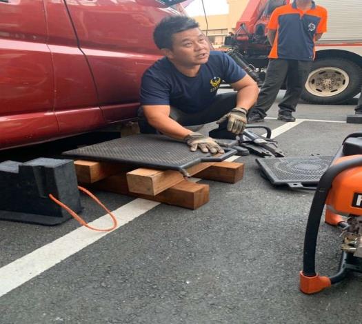 雲林縣消防局第二大隊虎尾分隊辦理車禍救助訓練-破壞器材訓練