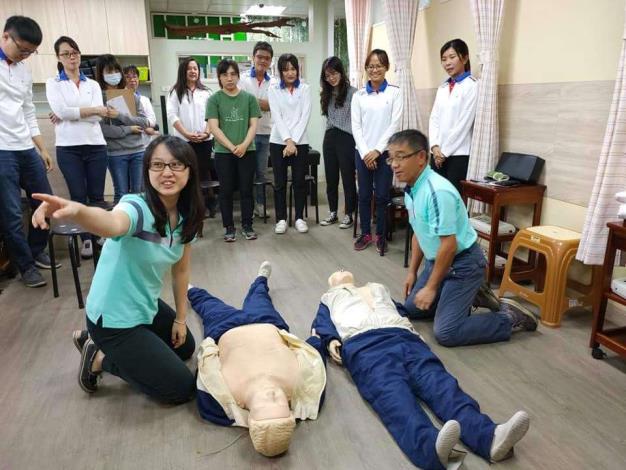 救人技術不能等，中醫診所也來學CPR AED