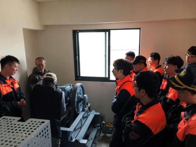 本局虎尾分隊假超級歐洲大樓辦理消防用緊急升降機之教育訓練及安全注意事項-訓練過程