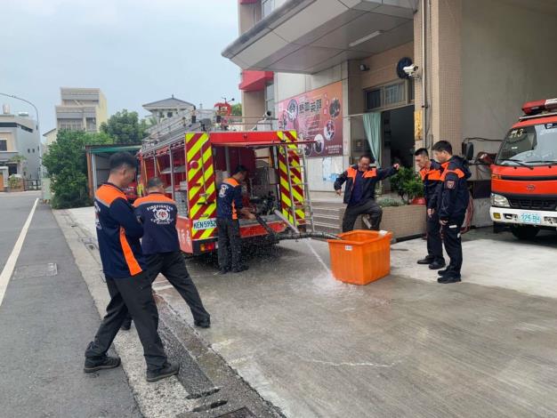 雲林縣消防局第一大隊斗南分隊提升窄巷救災效能辦理新配發小水箱教育訓練