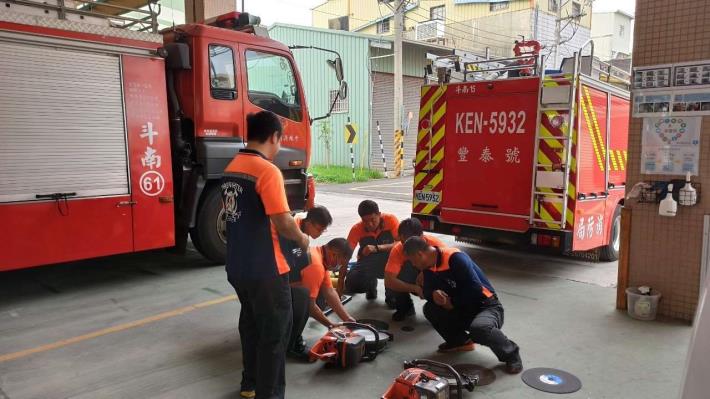雲林縣消防局第一大隊斗南分隊加強各項救災裝備器材訓練