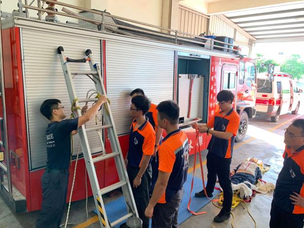 雲林縣消防局第二大隊褒忠分隊辦理高低所救助技能訓練-訓練過程