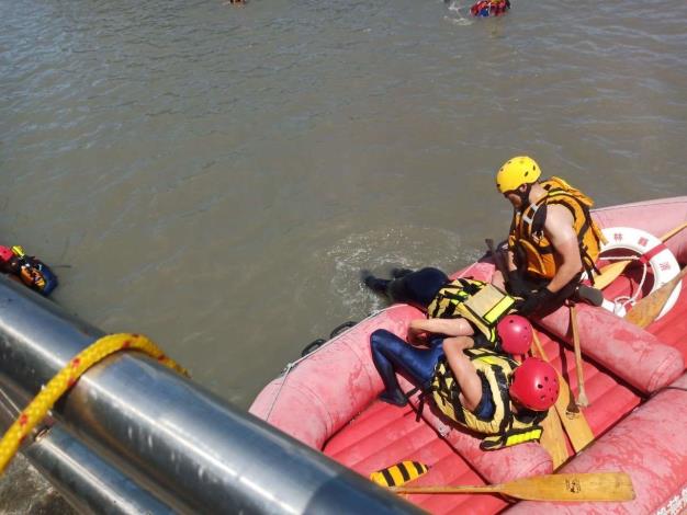 雲林縣消防局第一大隊林內義消分隊水域救生訓練