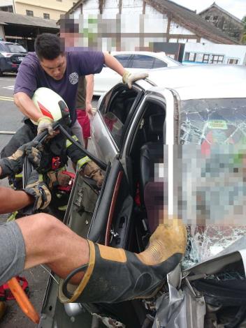 雲林縣消防局第二大隊二崙分隊車禍救助救護訓練實錄-搶救過程