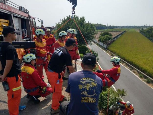 雲林縣消防局第二大隊虎尾分隊辦理義消救助訓練-人員下降