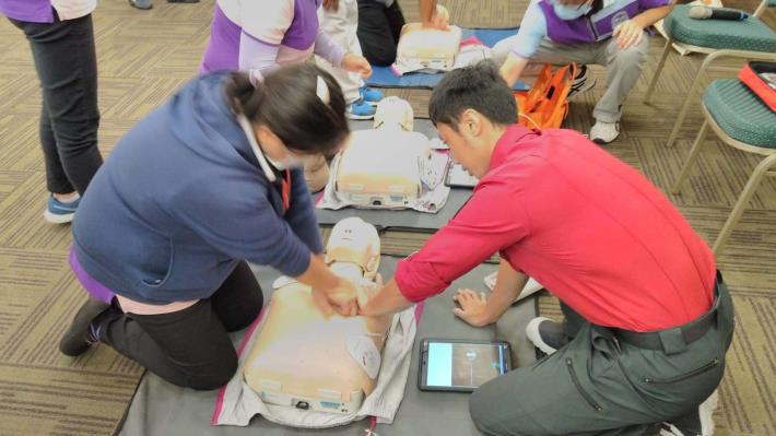 雲林縣消防局第一大隊古坑分隊協助劍湖山遊樂世界及渡假飯店辦理CPR AED專業訓練-CPR