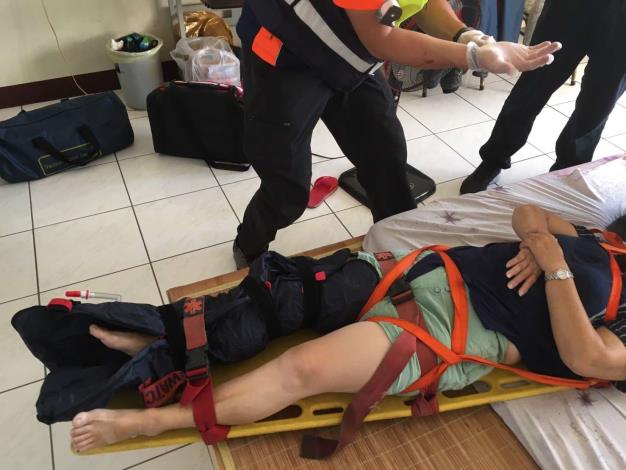 雲林縣消防局第二大隊褒忠分隊運用TRM技巧執行摔跌傷救護案件-救援過程