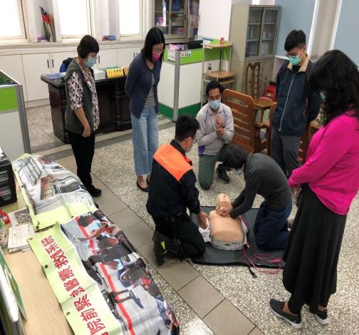 雲林縣消防局第二大隊虎尾分隊辦理虎尾鎮調解委員會CPR AED救護宣導-宣導過程