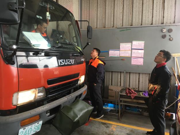 雲林縣消防局第二大隊褒忠分隊實施下半年度消防車輛保養檢查