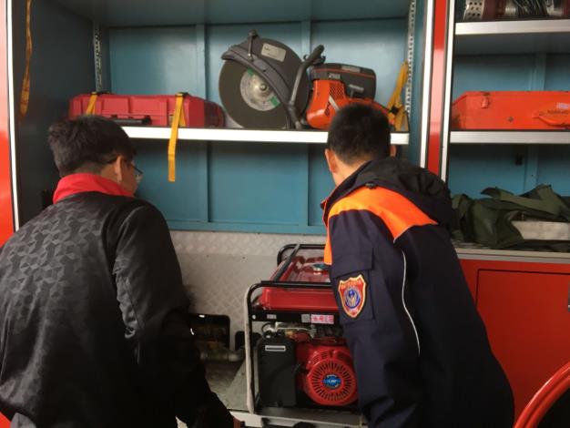 雲林縣消防局第二大隊褒忠分隊實施下半年度消防車輛保養檢查-檢查過程