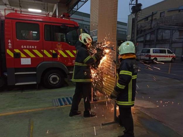 雲林縣消防局第一大隊斗南分隊辦理破壞器材圓盤切割訓練