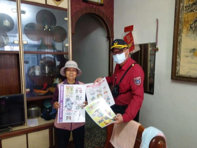 雲林縣消防局第一大隊斗南分隊加強老舊社區居家訪視及宣導-宣導過程
