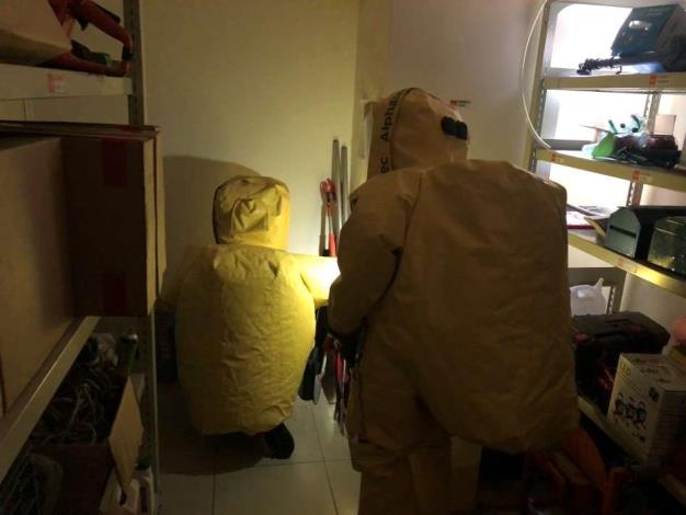 雲林縣消防局第二大隊土庫分隊辦理A級化學防護衣操作訓練-入室搜救
