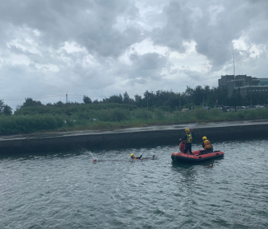 雲林縣消防局第三大隊四湖分隊辦理危險水域下水點訓練-訓練期間